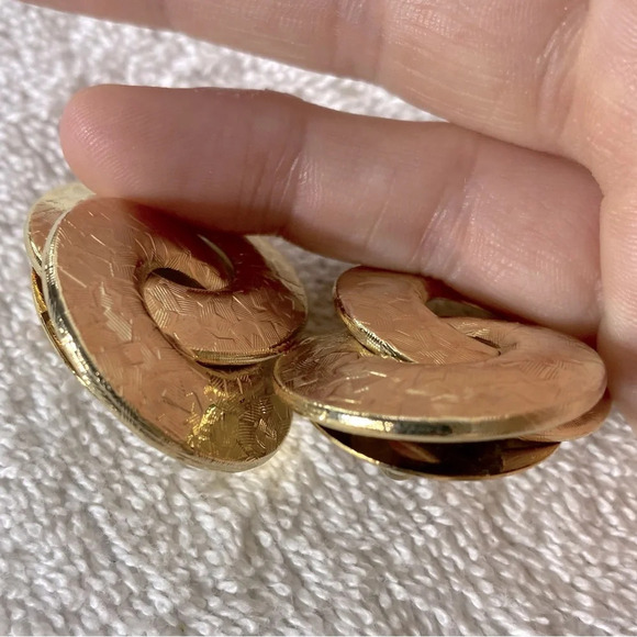 Vintage Gold Tone Textured Knots Clip On Earrings - Picture 4 of 7